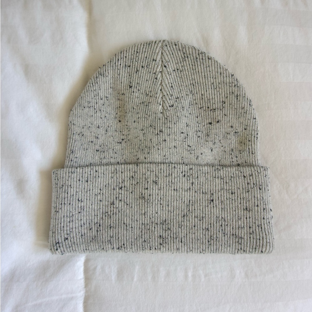 Aritzia Light Gray Speckled Beanie